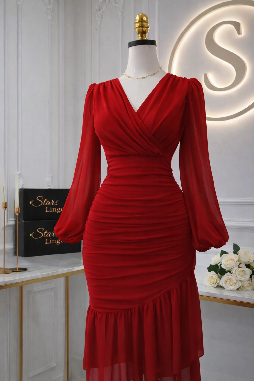 Robe midi chic rouge en mousseline drapée