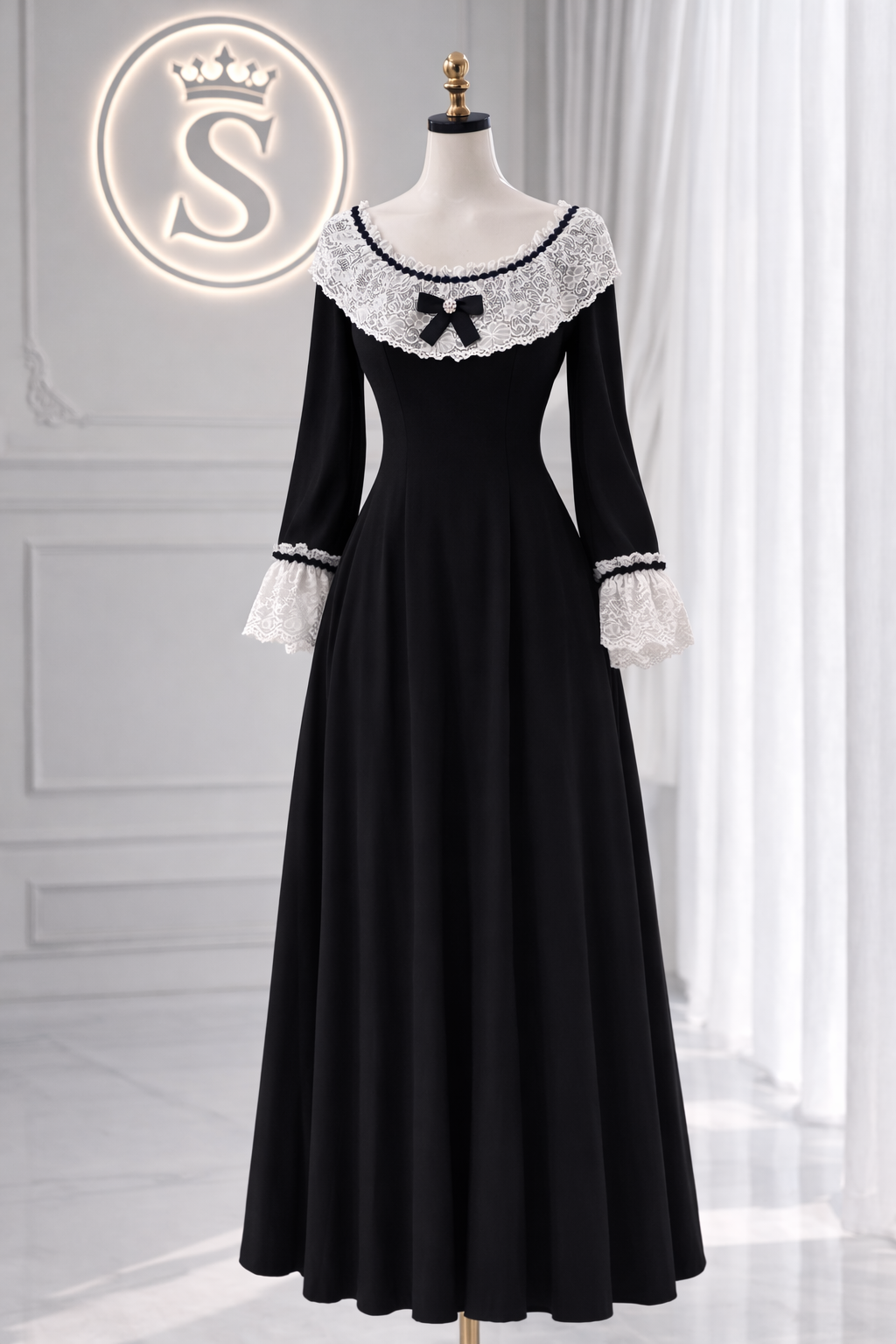 Robe folklorique noire avec des détails en dentelle